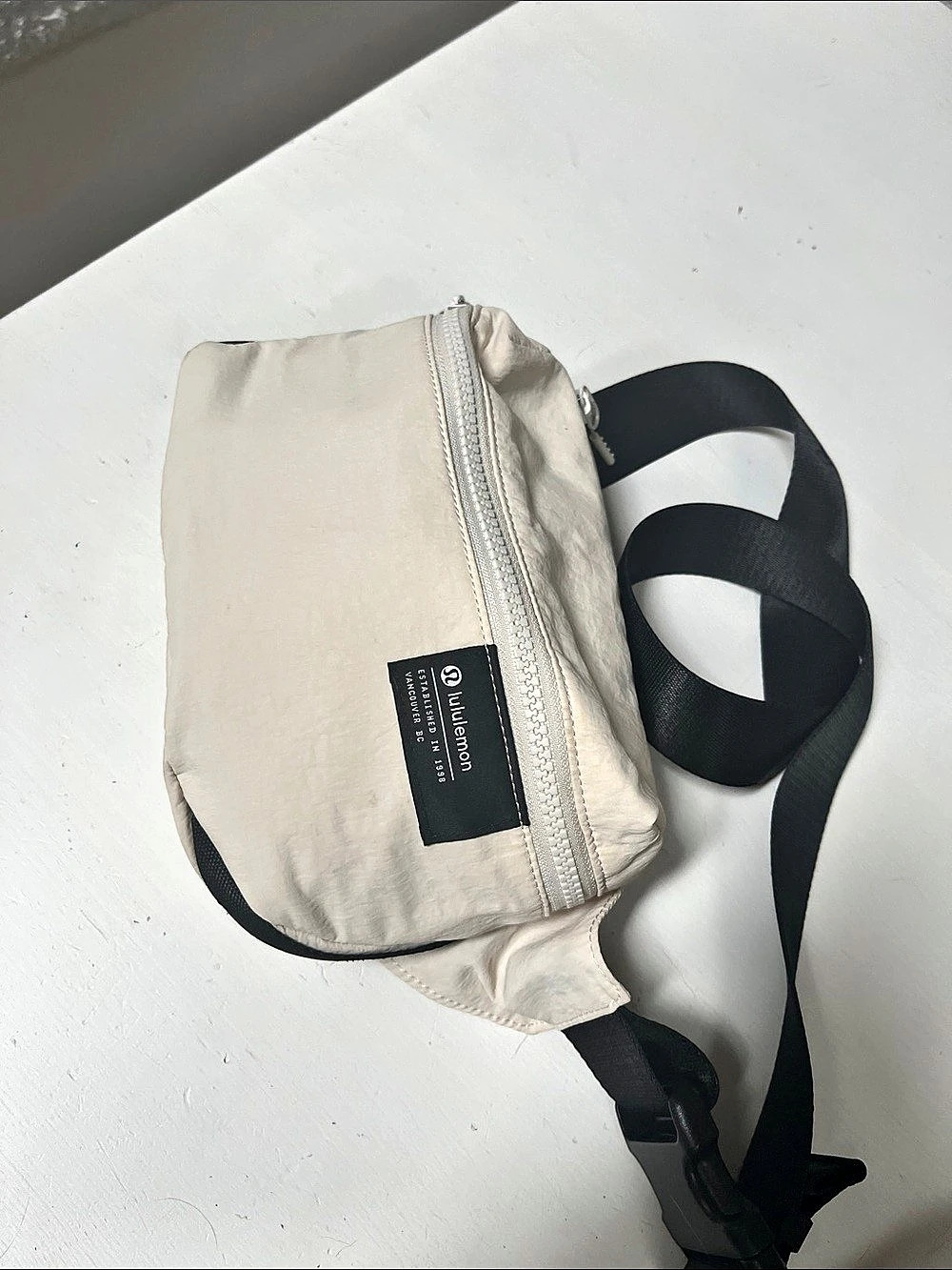 lululemon Everywhere Belt Bag 1L Cream & Black Crossbody Bag